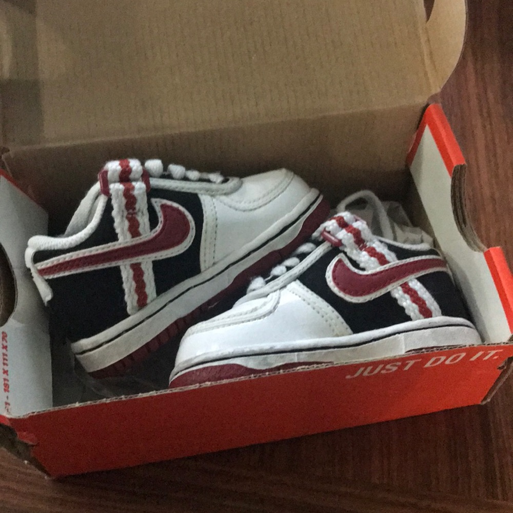 Nike baby boy shoes size 3 with box